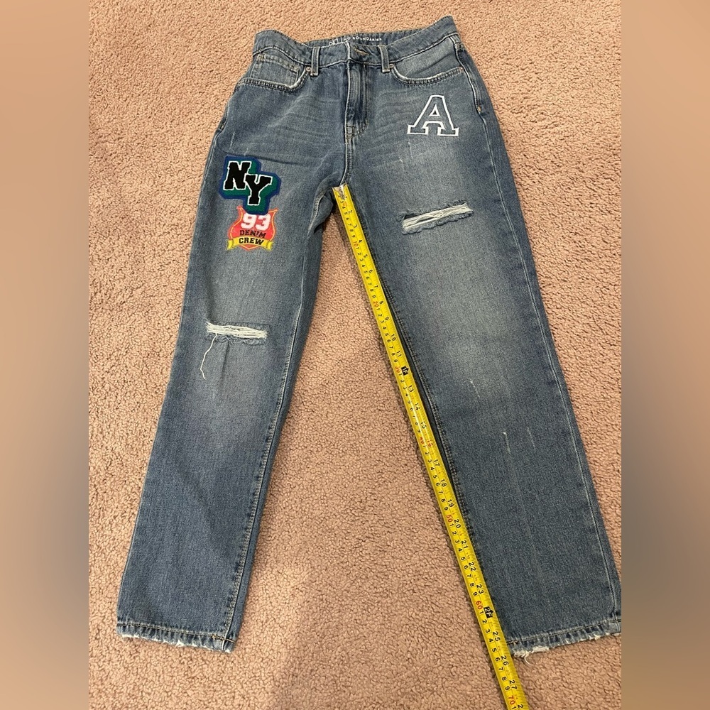NO BOUNDARIES Y2k Patch Distressed Denim Mom Jeans - Picture 7 of 9